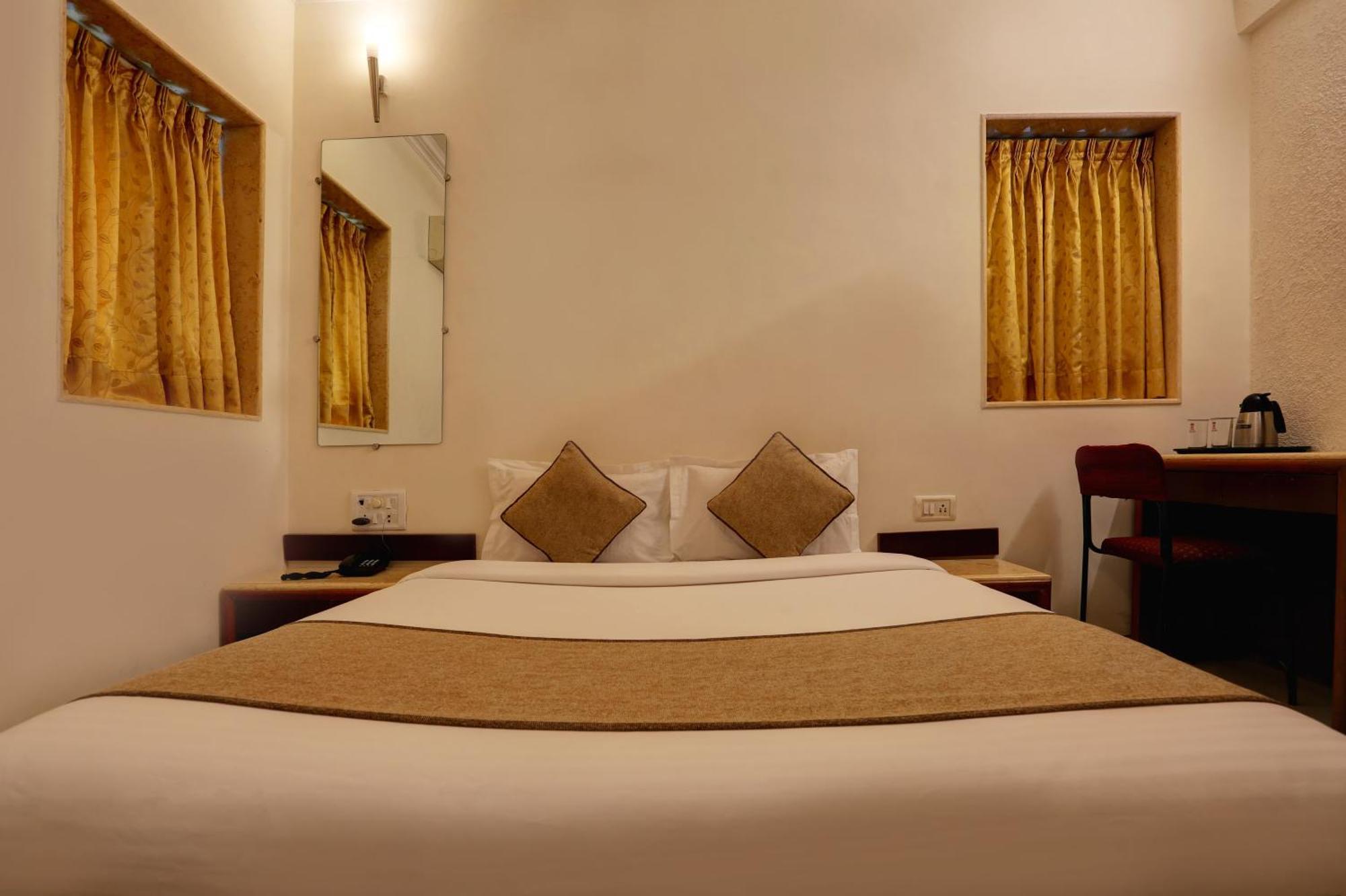Accord Hotel Mumbai Exterior foto