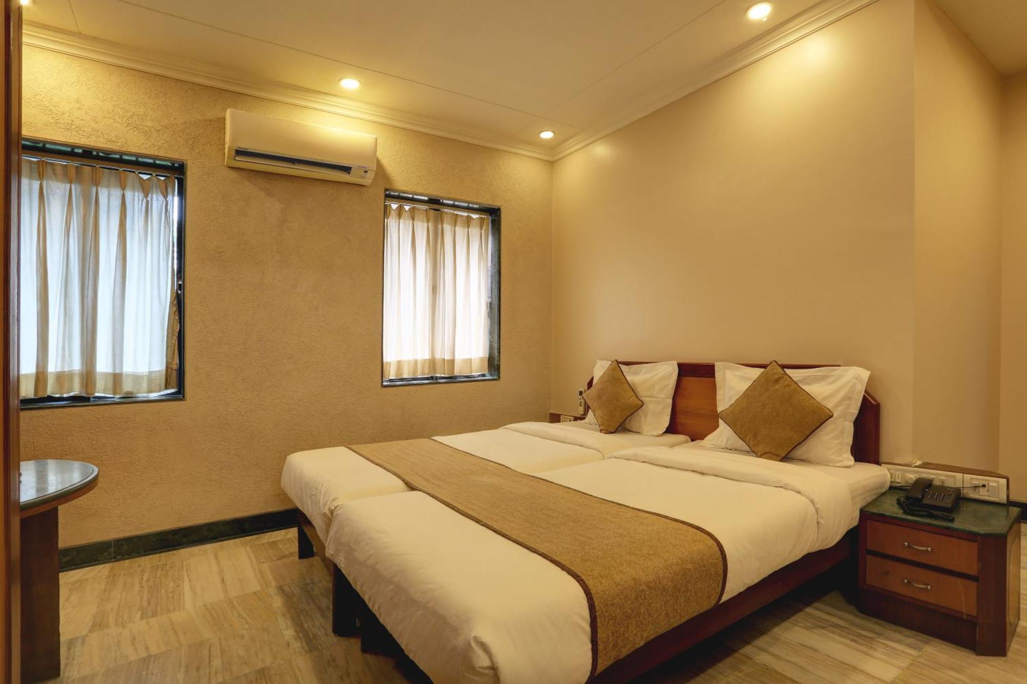 Accord Hotel Mumbai Exterior foto