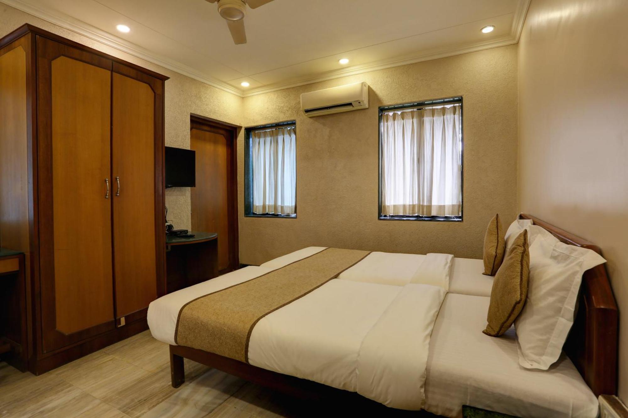 Accord Hotel Mumbai Exterior foto
