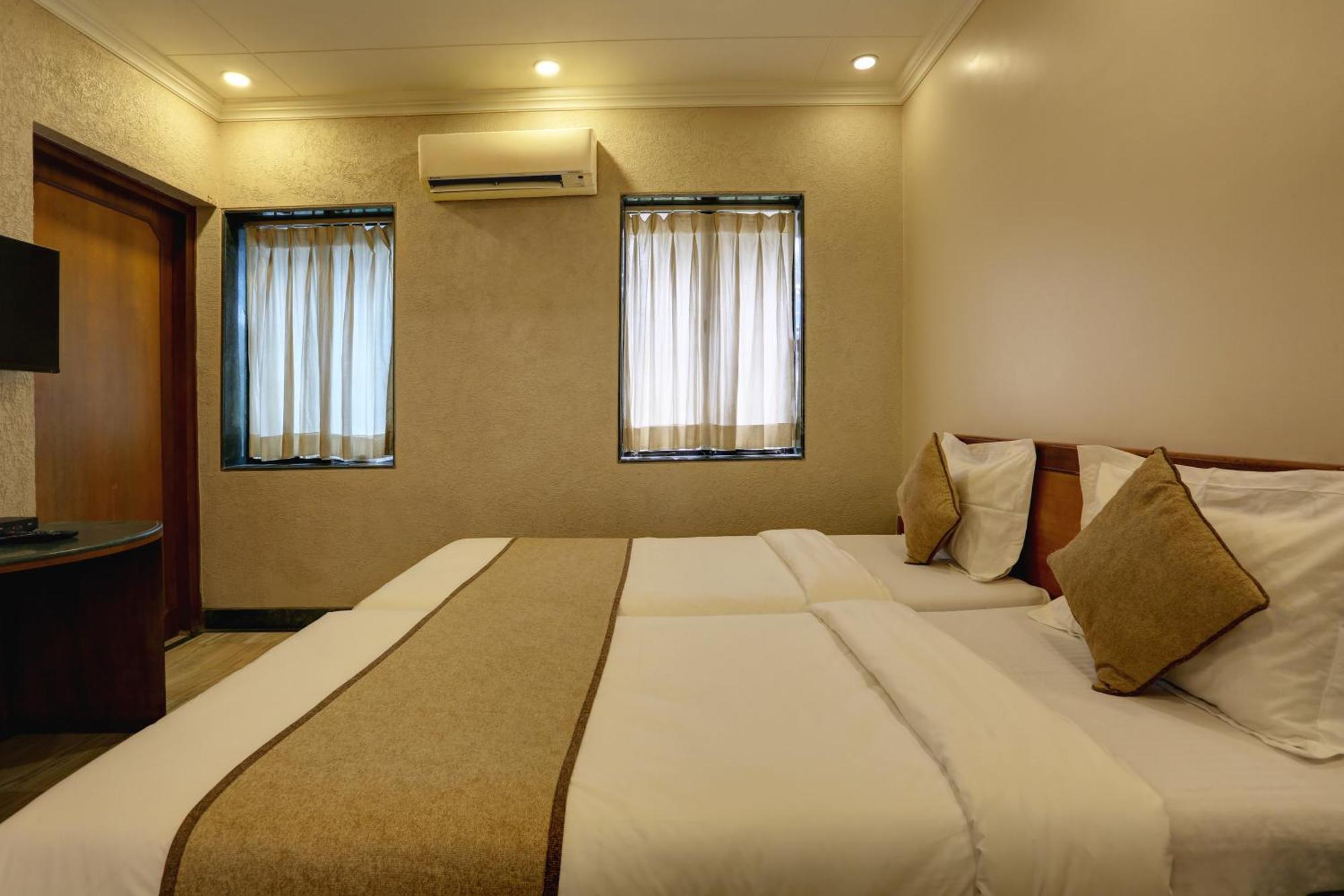 Accord Hotel Mumbai Exterior foto