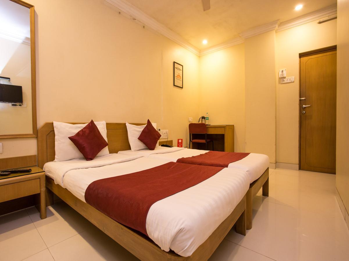 Accord Hotel Mumbai Exterior foto